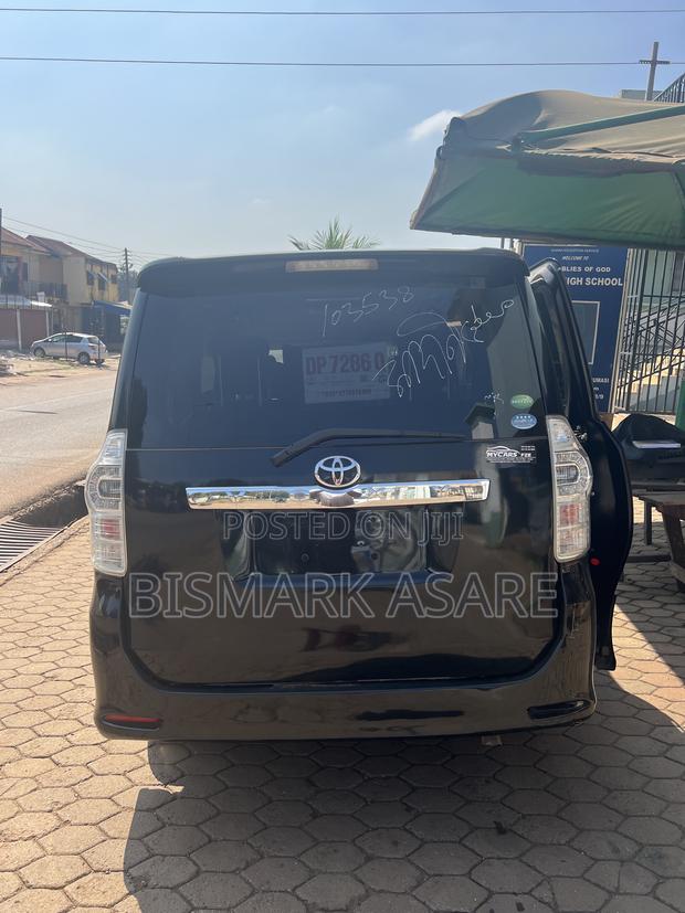 Toyota Voxy 2013 Black