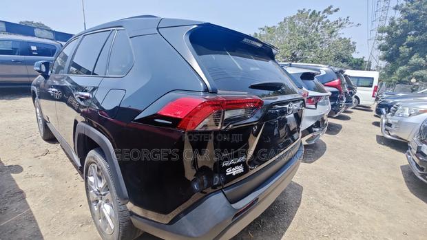 Toyota RAV4 XLE 2025 Black