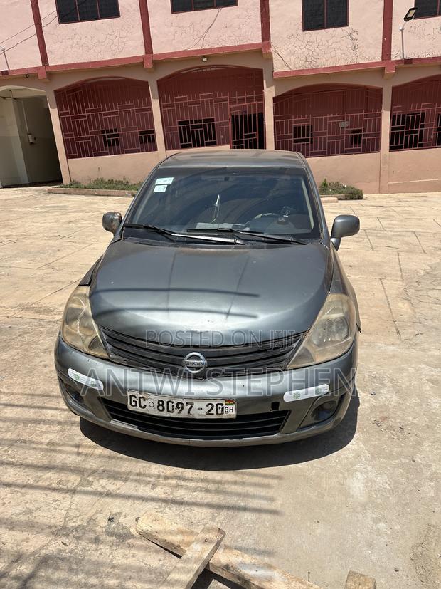 Nissan Versa 1.8 S Sedan 2011 Gray