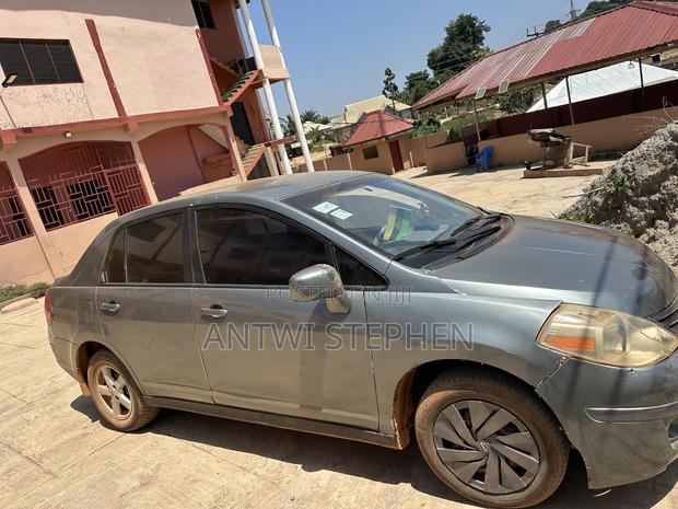 Nissan Versa 1.8 S Sedan 2011 Gray