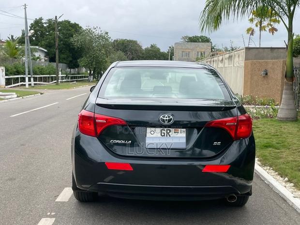 Toyota Corolla SE (1.8L 4cyl 6M) 2018 Black