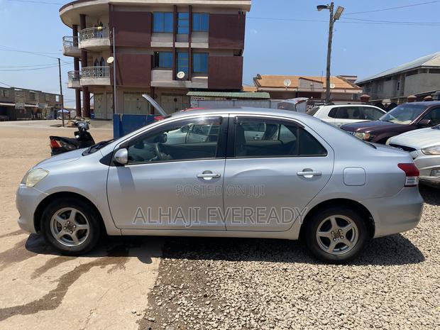 Toyota Belta 2010 Silver