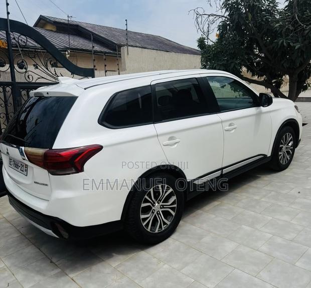 Mitsubishi Outlander 2017 Off white