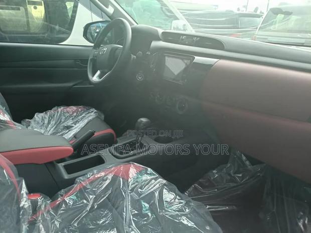 New Toyota Hilux 2025 White