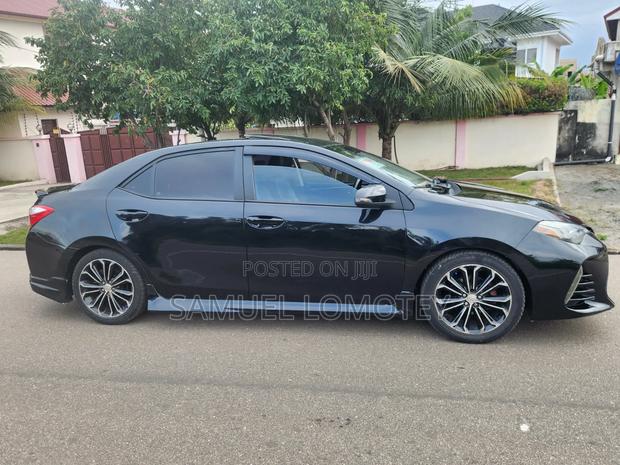 Toyota Corolla 2016 Black