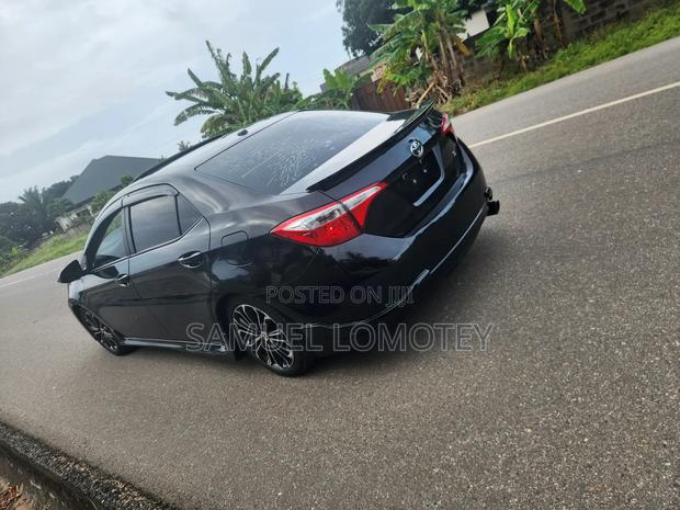 Toyota Corolla 2016 Black