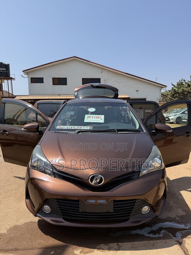 Toyota Vitz 2014 Brown
