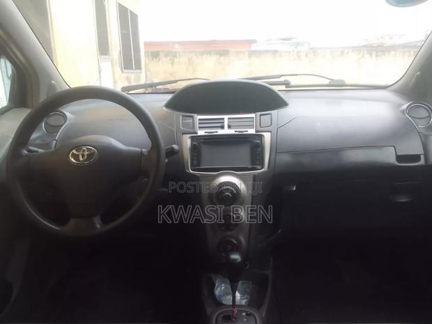 Toyota Vitz 2010 Black