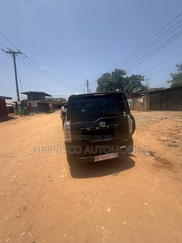 Toyota Voxy V 4WD 8-Seater 2012 Black