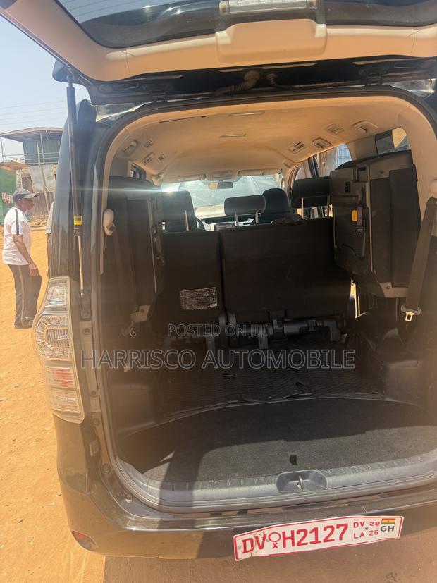Toyota Voxy V 4WD 8-Seater 2012 Black
