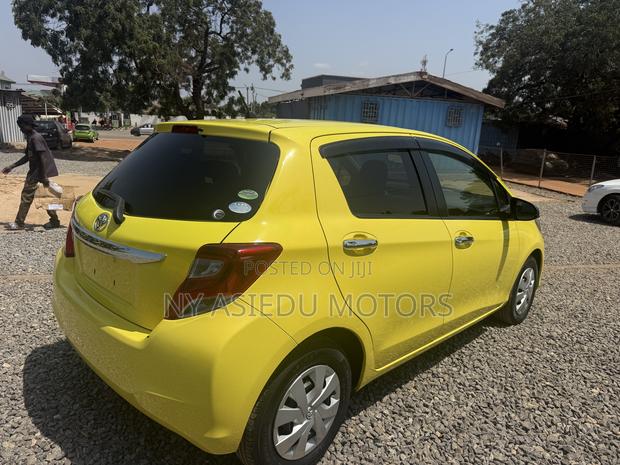 Toyota Vitz 1.3 FWD 5dr 2015 Yellow