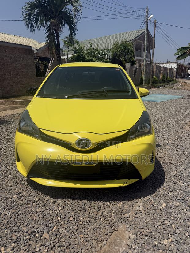 Toyota Vitz 1.3 FWD 5dr 2015 Yellow