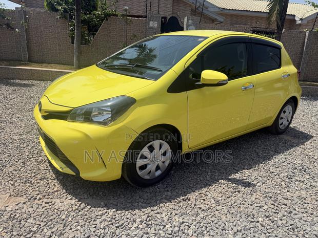 Toyota Vitz 1.3 FWD 5dr 2015 Yellow
