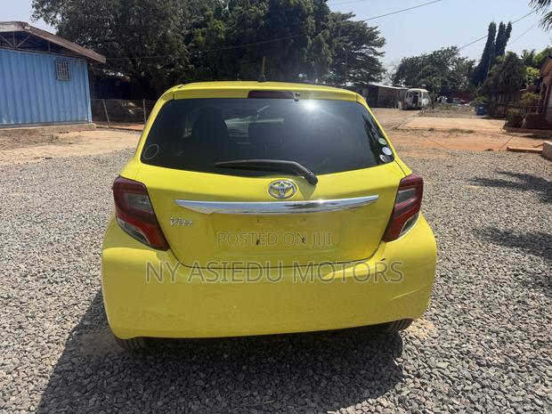 Toyota Vitz 1.3 FWD 5dr 2015 Yellow