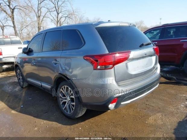 Mitsubishi Outlander 2016 Gray
