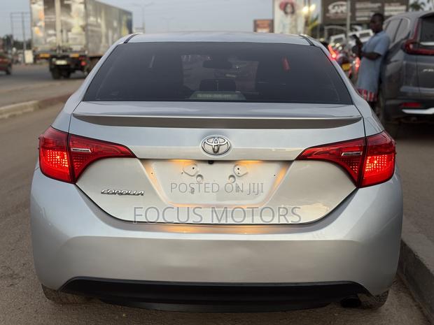 Toyota Corolla SE (1.8L 4cyl 2A) 2019 Silver