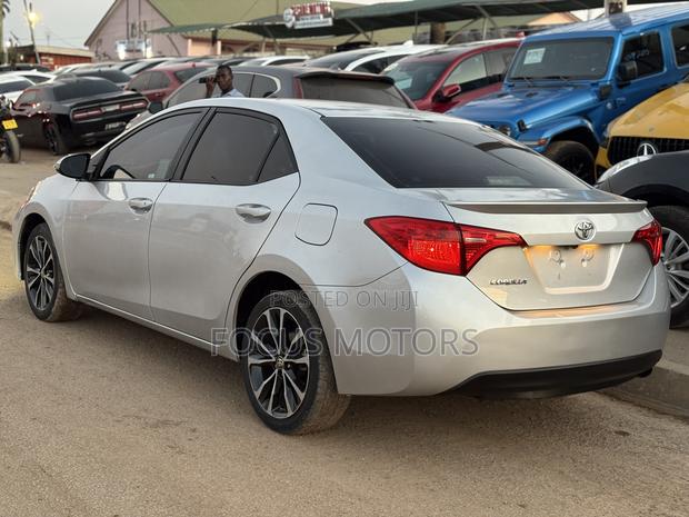 Toyota Corolla SE (1.8L 4cyl 2A) 2019 Silver