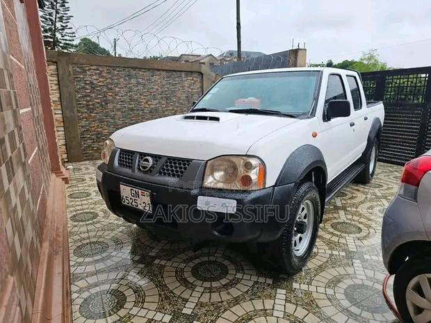 Nissan Hardbody 2021 White