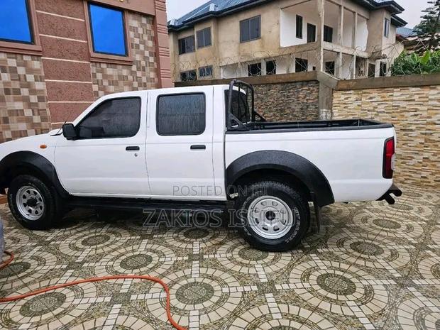 Nissan Hardbody 2021 White