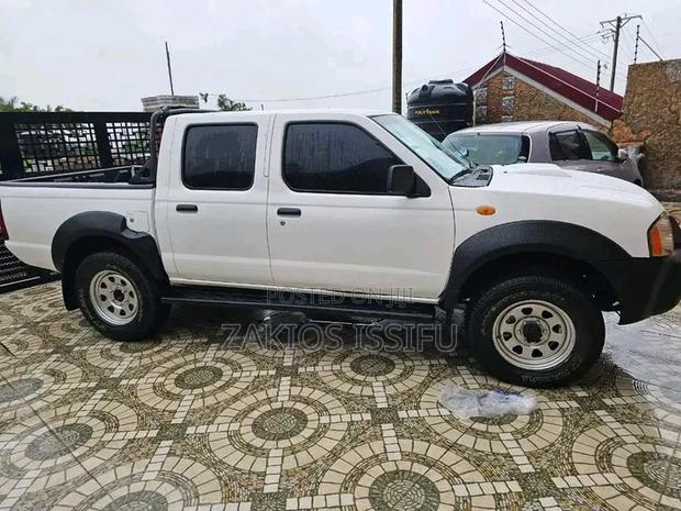 Nissan Hardbody 2021 White