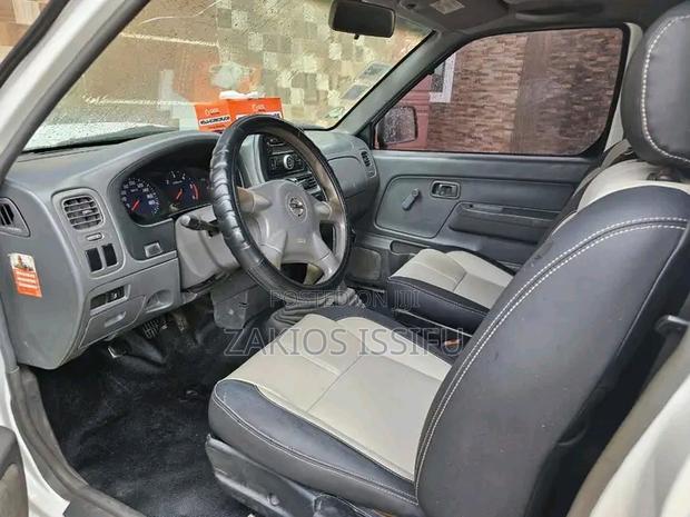 Nissan Hardbody 2021 White