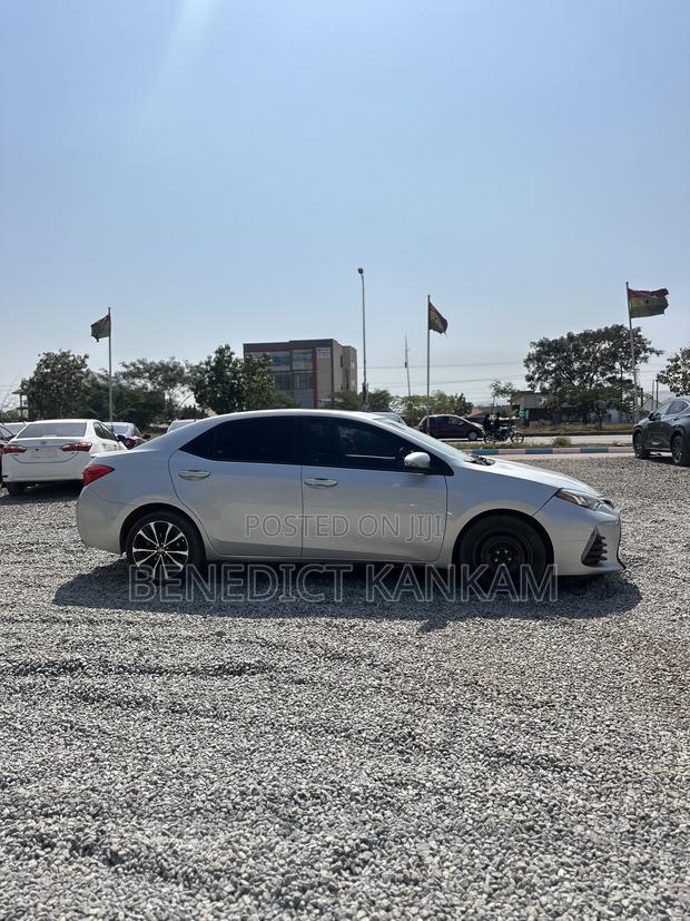 Toyota Corolla SE 4dr Sedan (1.8L 4cyl CVT) 2017 Silver