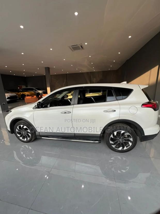 Toyota RAV4 2018 White