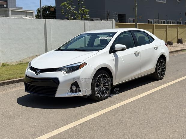 Toyota Corolla LE 4dr Sedan (1.8L 4cyl CVT) 2016 White