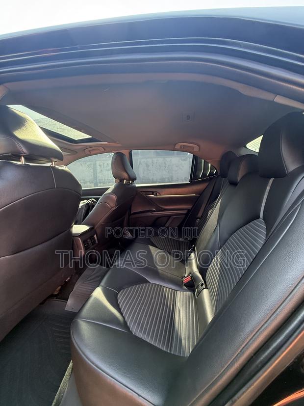 Toyota Camry SE FWD (2.5L 4cyl 8AM) 2018 Black