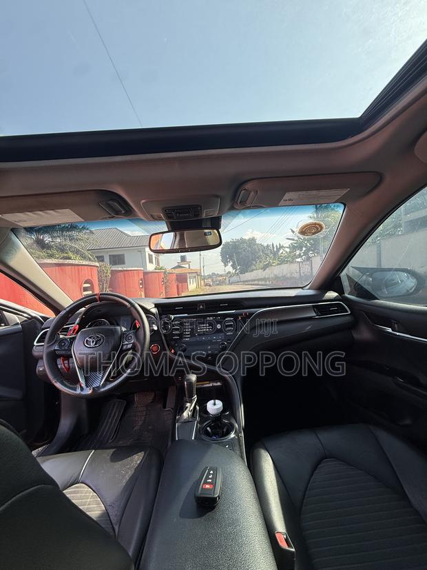 Toyota Camry SE FWD (2.5L 4cyl 8AM) 2018 Black