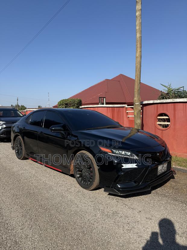 Toyota Camry SE FWD (2.5L 4cyl 8AM) 2018 Black