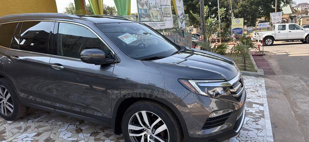 Honda Pilot Touring 4dr SUV 4WD (3.5L 6cyl 9A) 2017 Gray