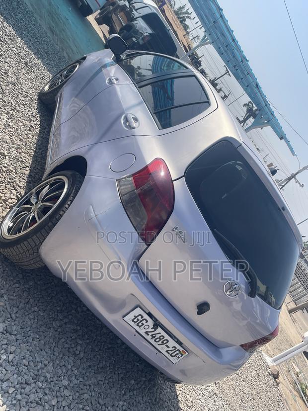 Toyota Vitz 2010 Silver
