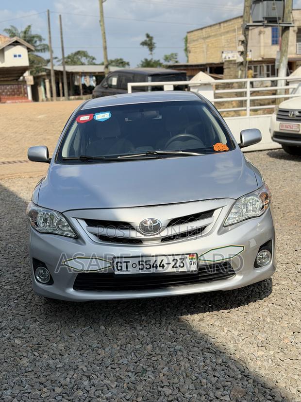 Toyota Corolla LE 4dr Sedan (1.8L 4cyl 4A) 2013
