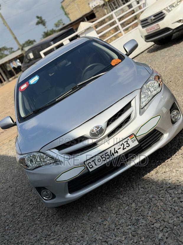 Toyota Corolla LE 4dr Sedan (1.8L 4cyl 4A) 2013