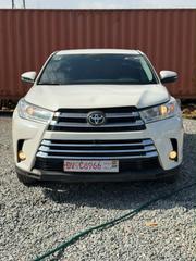 Toyota Highlander LE 2019 White for sale