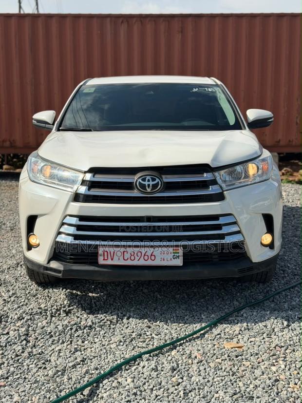Toyota Highlander LE 2019 White