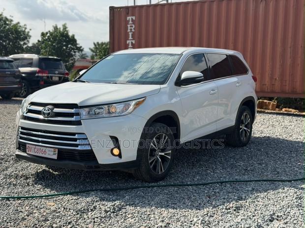 Toyota Highlander LE 2019 White