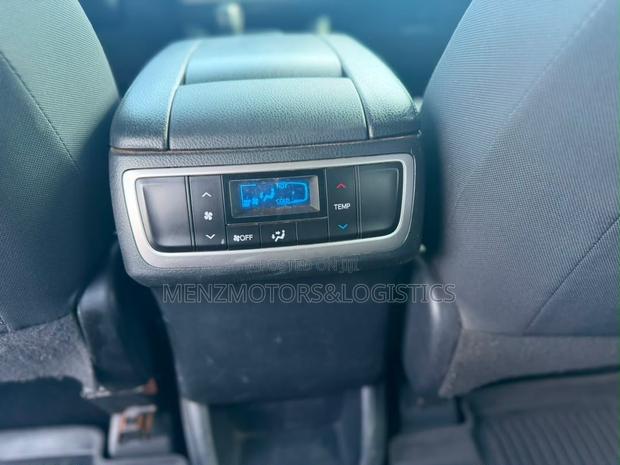 Toyota Highlander LE 2019 White