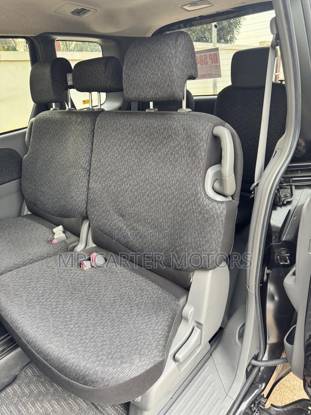 Toyota Sienta 1.5 AWD 2013 Black