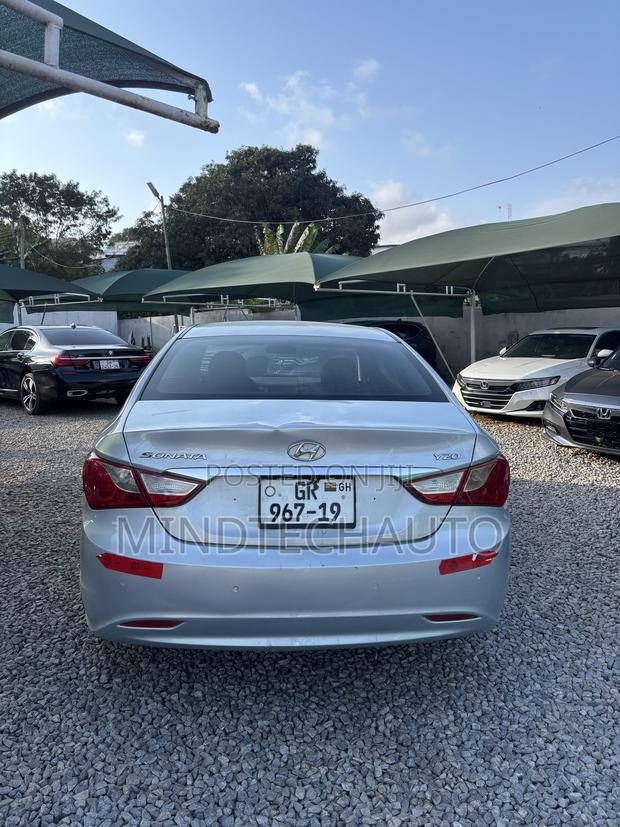 Hyundai Sonata Limited 2.0T Sedan (2.0L 4cyl 6A) 2011 Silver