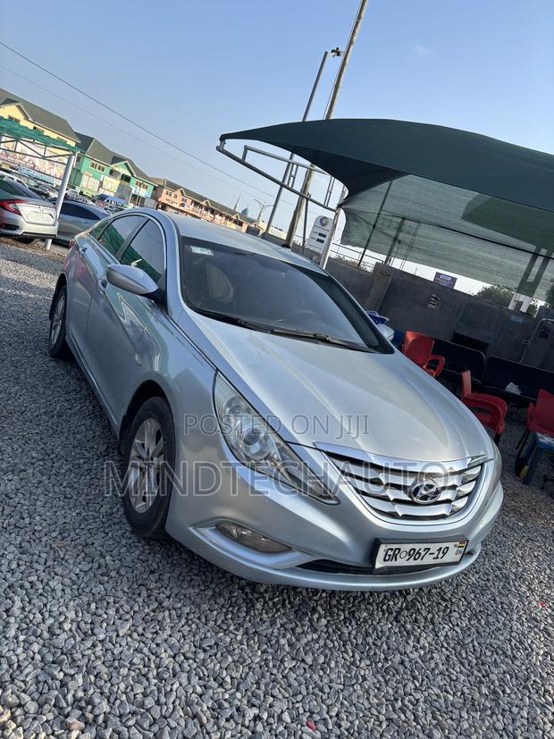 Hyundai Sonata Limited 2.0T Sedan (2.0L 4cyl 6A) 2011 Silver