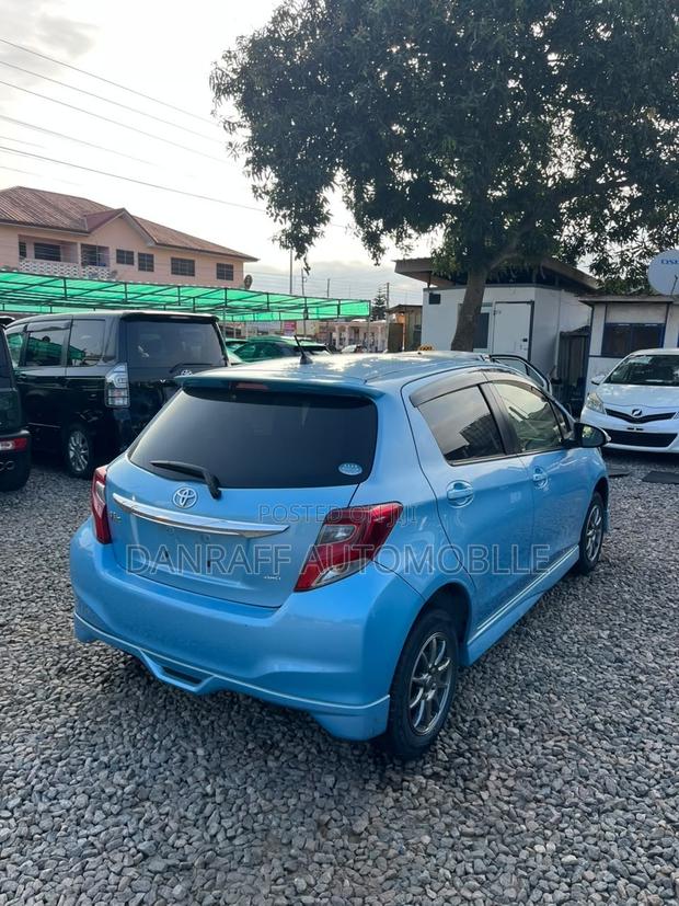 Toyota Vitz 1.3 AWD 5dr 2015 Blue