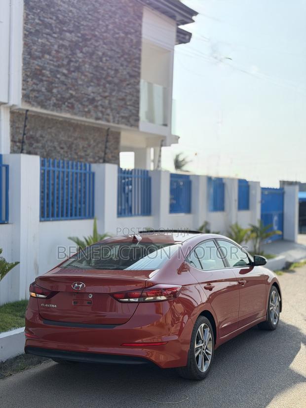 Hyundai Elantra Limited Sedan FWD (2.0L 4cyl 6A) 2017 Orange