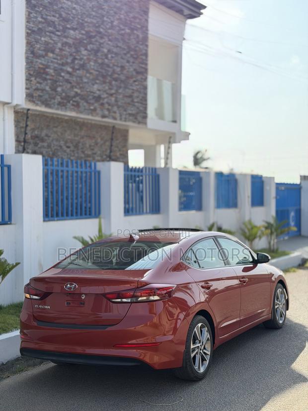 Hyundai Elantra Limited Sedan FWD (2.0L 4cyl 6A) 2017 Orange