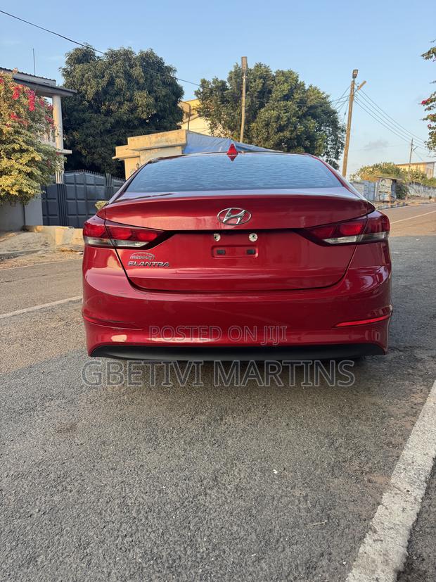 Hyundai Elantra 2018 Red