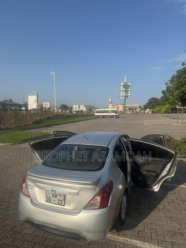 Nissan Versa 1.6 SL 2016 Silver