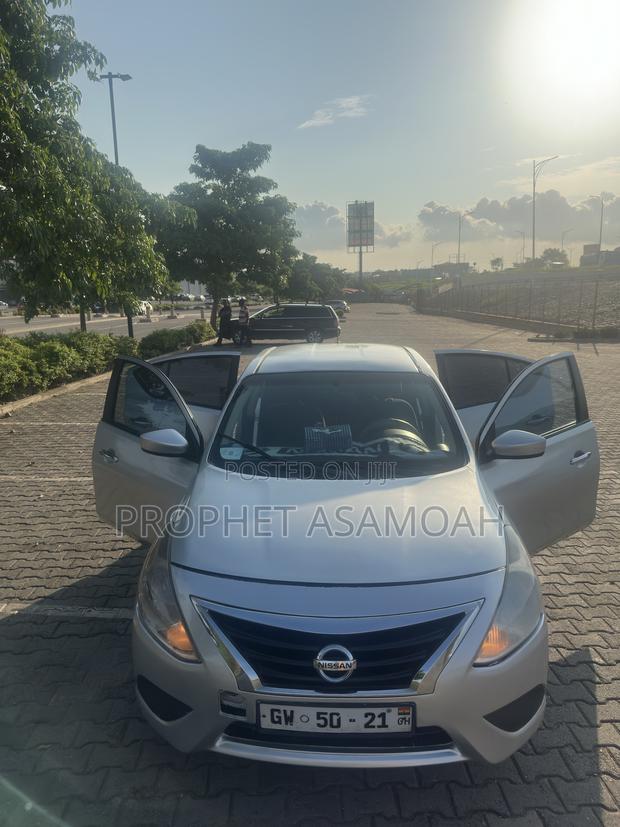 Nissan Versa 1.6 SL 2016 Silver