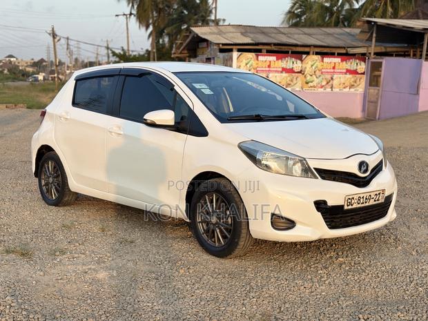 Toyota Vitz 1.3 FWD 5dr 2012 White