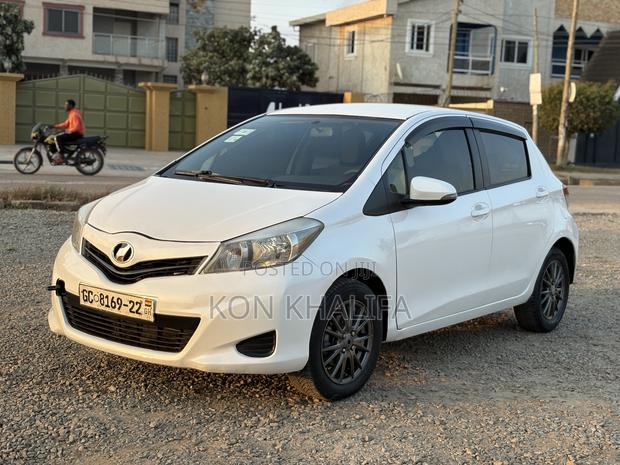 Toyota Vitz 1.3 FWD 5dr 2012 White